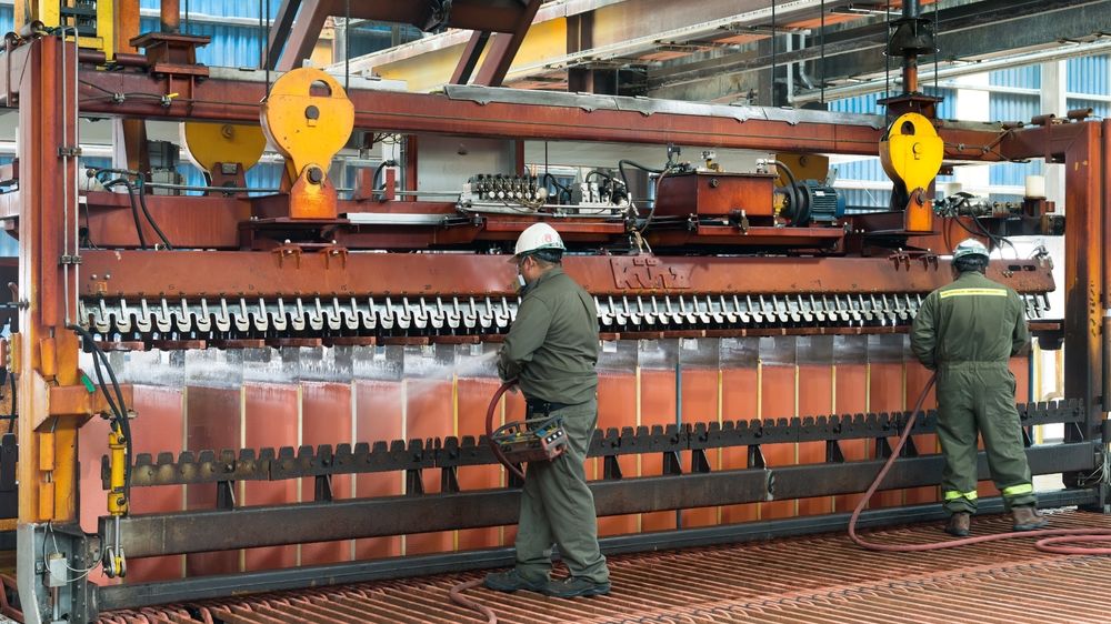 USA hromadí měď kvůli hrozbě sankcí, zbytek světa zápasí o zbytky